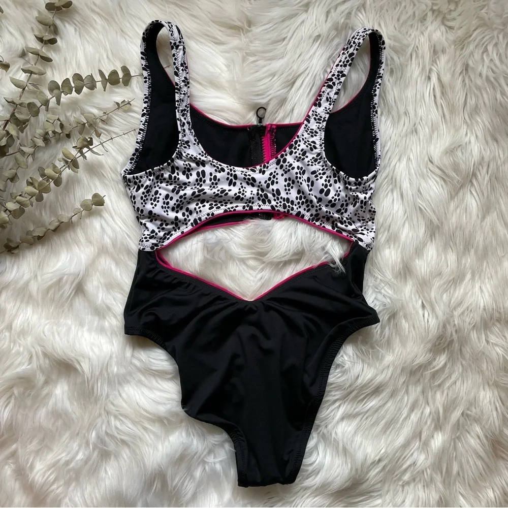 Nike Party Dots Women’s Cutout One-Piece Swimsuit M NWT